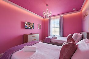 Lux Family Home in Exclusive Windsor Island Resort