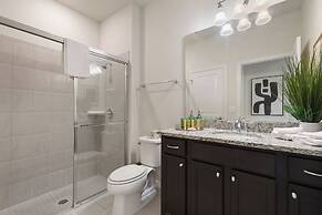 Lux Family Home in Exclusive Windsor Island Resort