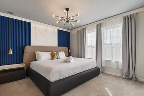 Lux Family Home in Exclusive Windsor Island Resort