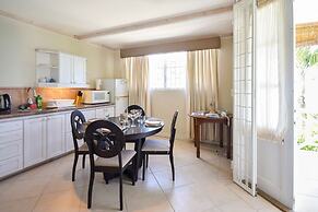 Beachfront Cosy And Romantic Condo - Nautilus 1 Bedroom Apts by Bluesc