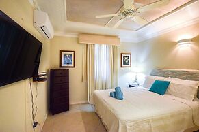 Beachfront Cosy And Romantic Condo - Nautilus 1 Bedroom Apts by Bluesc