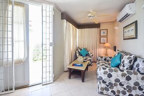 Beachfront Cosy And Romantic Condo - Nautilus 1 Bedroom Apts by Bluesc