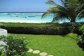 Beachfront Cosy And Romantic Condo - Nautilus 1 Bedroom Apts by Bluesc