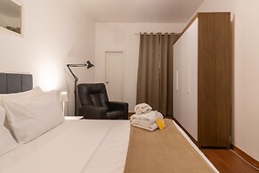 Refuge in Copacabana for two Nsc1011