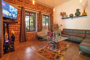 Cozy House with Pool and 3 Bedrooms