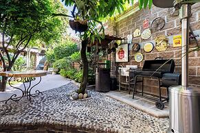 Cozy House with Pool and 3 Bedrooms