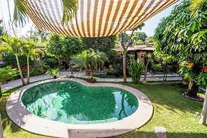 Cozy House with Pool and 3 Bedrooms