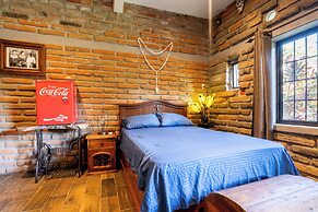 Cozy House with Pool and 3 Bedrooms