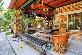 Cozy House with Pool and 3 Bedrooms