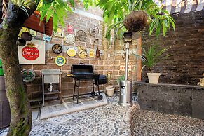 Cozy House with Pool and 3 Bedrooms