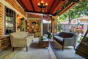 Cozy House with Pool and 3 Bedrooms