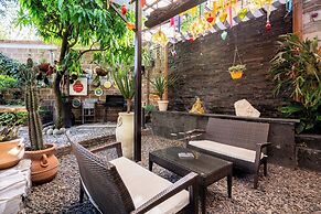 Cozy House with Pool and 3 Bedrooms