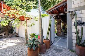 Cozy House with Pool and 3 Bedrooms