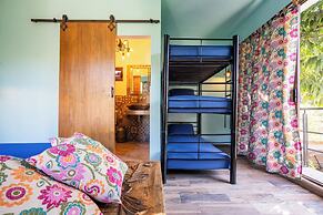 Cozy House with Pool and 3 Bedrooms