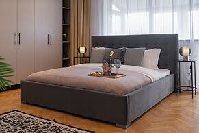 Vibrant & Spacious 3BR Condos on Amzei