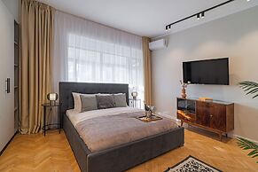 Vibrant & Spacious 3BR Condos on Amzei