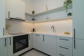 Vibrant & Spacious 3BR Condos on Amzei