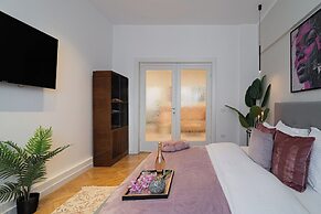 Vibrant & Spacious 3BR Condos on Amzei