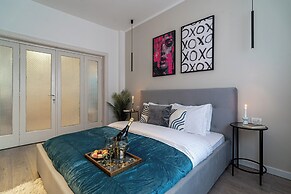 Vibrant & Spacious 3BR Condos on Amzei