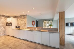 Spacious 22 Persons Holiday Home in Callantsoog