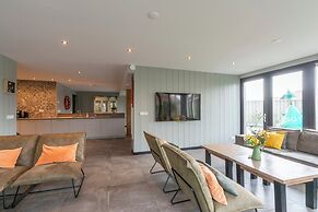 Spacious 22 Persons Holiday Home in Callantsoog
