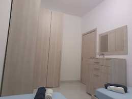 Seaside Stylish and Spacious 2-bedroom Apartment