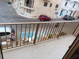 Seaside Stylish and Spacious 2-bedroom Apartment