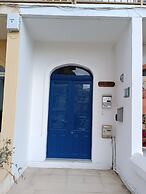 Seaside Stylish and Spacious 2-bedroom Apartment