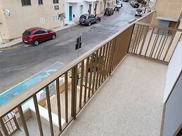 Seaside Stylish and Spacious 2-bedroom Apartment