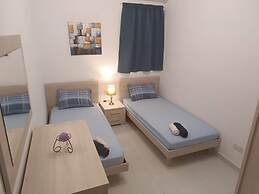 Seaside Stylish and Spacious 2-bedroom Apartment