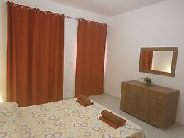 Seaside Stylish and Spacious 2-bedroom Apartment