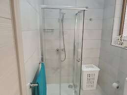 Seaside Stylish and Spacious 2-bedroom Apartment