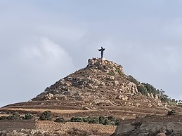 Seaside Stylish and Spacious 2-bedroom Apartment