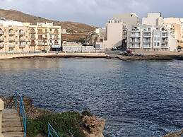 Seaside Stylish and Spacious 2-bedroom Apartment