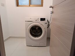 Seaside Stylish and Spacious 2-bedroom Apartment