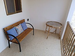 Seaside Stylish and Spacious 2-bedroom Apartment