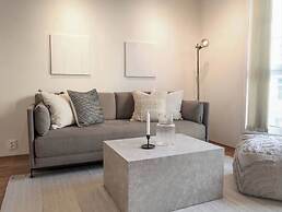 Spacious Apartment Right in the City Centre