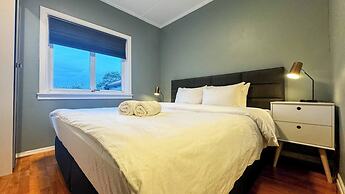 Cozy 2BR Apartment With Parking