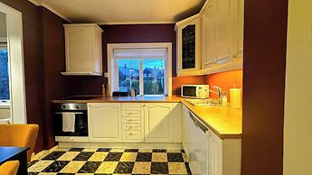 Cozy 2BR Apartment With Parking