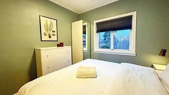 Cozy 2BR Apartment With Parking