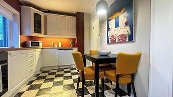 Cozy 2BR Apartment With Parking