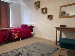 1br-sleeps4-35mintocentrallondon-40mintoheathrow