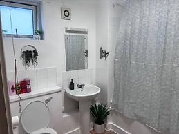 1br-sleeps4-35mintocentrallondon-40mintoheathrow