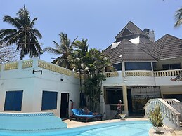 Diani Beach Luxury Retreat With 5 Bedrooms