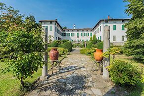 Luxury Apartments in Villa Cardinal Ciceri by Rent all Como