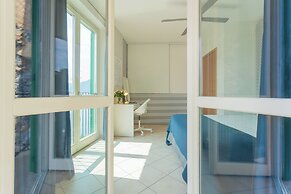 Blue Bliss Apartment by Rent all Como