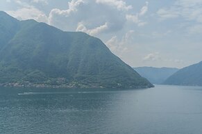 Blue Bliss Apartment by Rent all Como