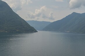 Blue Bliss Apartment by Rent all Como