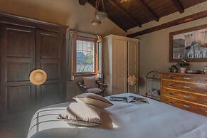 The Writer's Nest by Rent all Como