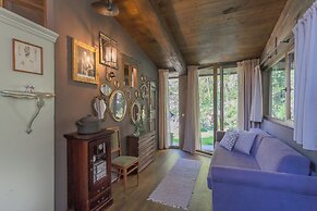 The Writer's Nest by Rent all Como